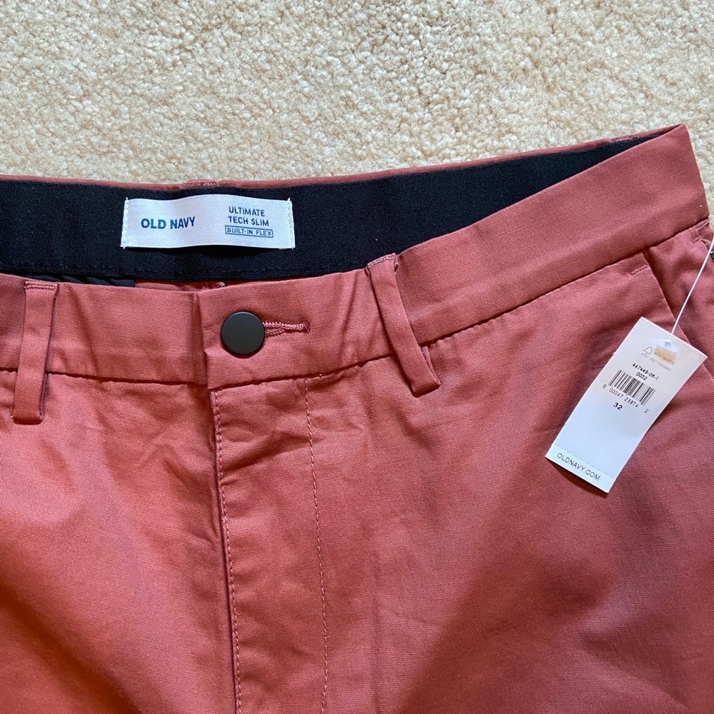 NWT Old Navy Men’s (32) Rust shorts